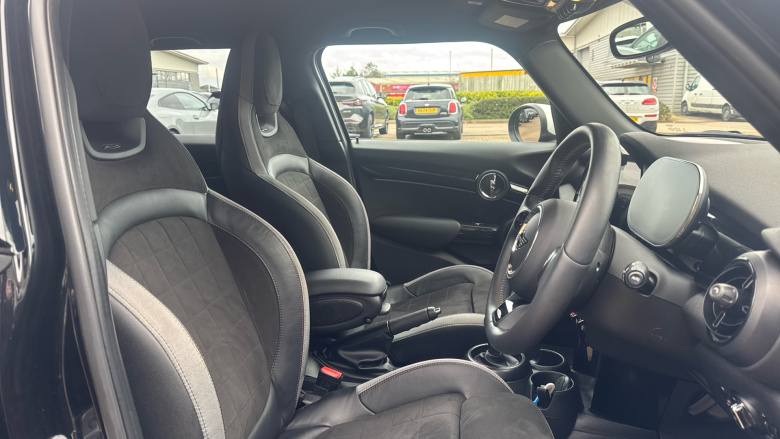 MINI Hatchback 1.5 Cooper Sport Premium 5dr Auto Petrol Hatchback